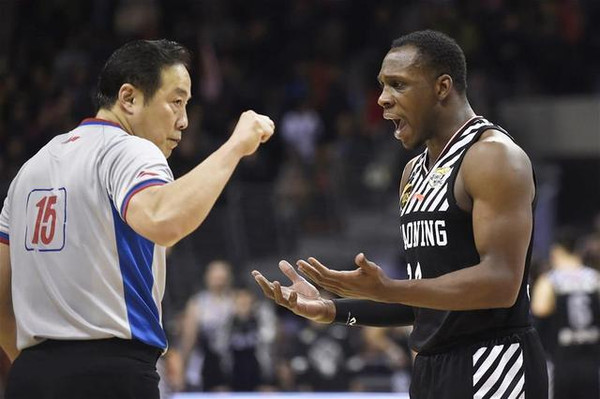 nba赔率- 法兰克福主帅赛后批评裁判争议判罚  